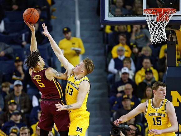 Ignas Brazdeikis (13) and Jon Teske (15)