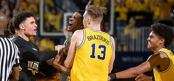 Adrien Nunez (5), Charles Matthews (1), Ignas Brazdeikis (13), and Jordan Poole (2)
