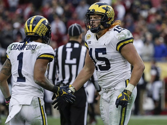 Kekoa Crawford (1) and Chase Winovich (15)
