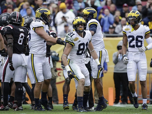 Michael Wroblewski (46), Nate Schoenle (81), and J'Marick Woods (26)