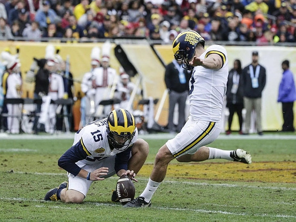 Garrett Moores (15) and Quinn Nordin (3)