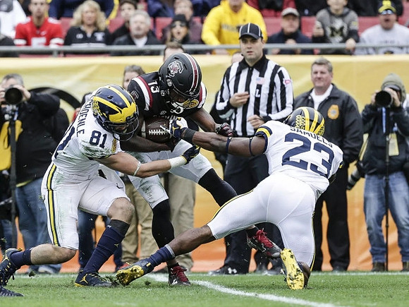 Nate Schoenle (81) and O'Maury Samuels (23)