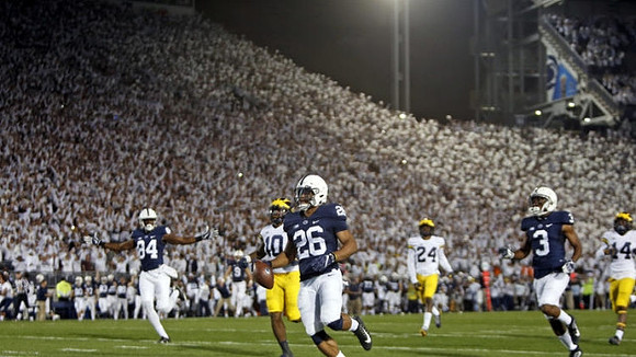 Devin Bush (10), Lavert Hill (24), and Josh Metellus (14)