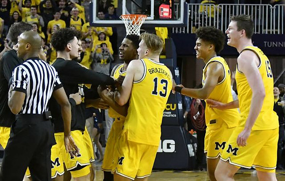 Adrien Nunez (5), Charles Matthews (1), Ignas Brazdeikis (13), Jordan Poole (2), and Jon Teske (15)
