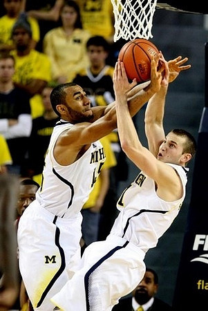 Jon Horford (15) and Nik Stauskas (11)
