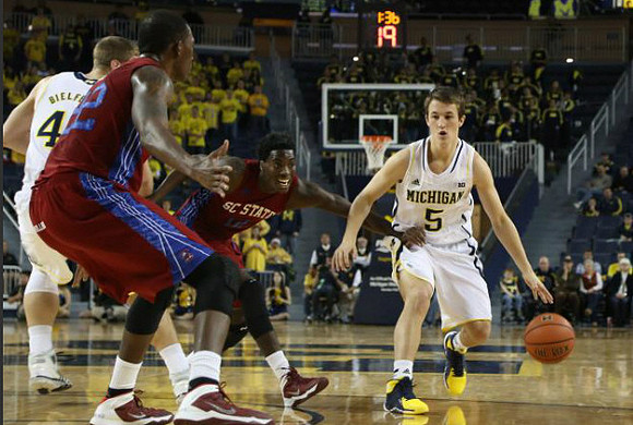 Max Bielfeldt (44) and Andrew Dakich (5)