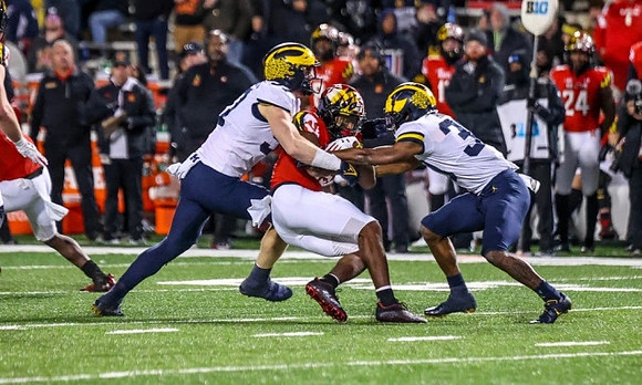 Aidan Hutchinson (97) and Daxton Hill (30)