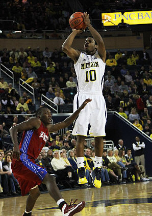 Derrick Walton Jr. (10)