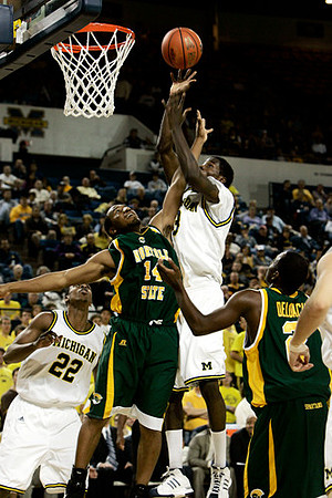 Manny Harris (3) and Jevohn Shepherd (22)