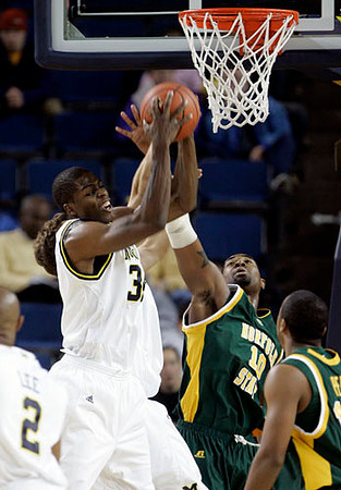DeShawn Sims (34) and C.J. Lee (2)