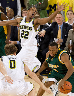 Zack Novak (0) and Jevohn Shepherd (22)