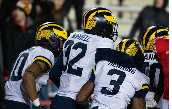 Anthony Solomon (10), Jaylen Harrell (32), and A.J. Henning (3)