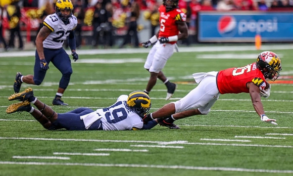 Michael Barrett (23) and Rod Moore (19)