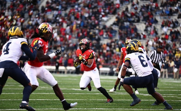 Vincent Gray (4) and R.J. Moten (6)