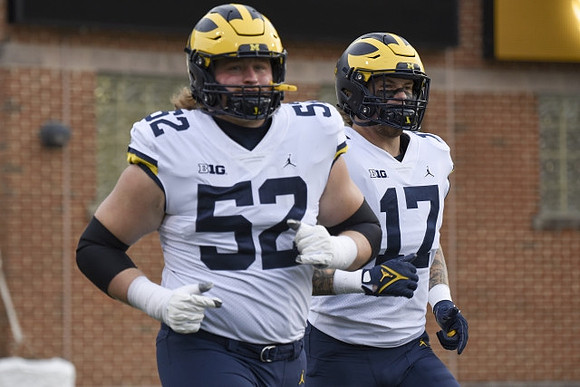 Kechaun Bennett (52) and Braiden McGregor (17)