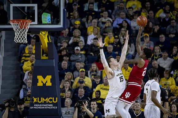 Jon Teske (15) and Zavier Simpson (3)