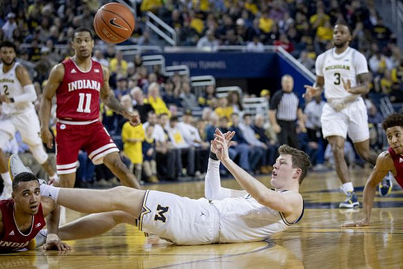 Jon Teske (15), Isaiah Livers (2), and Zavier Simpson (3)