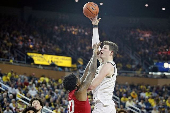 Jon Teske (15) and Brandon Johns Jr. (23)