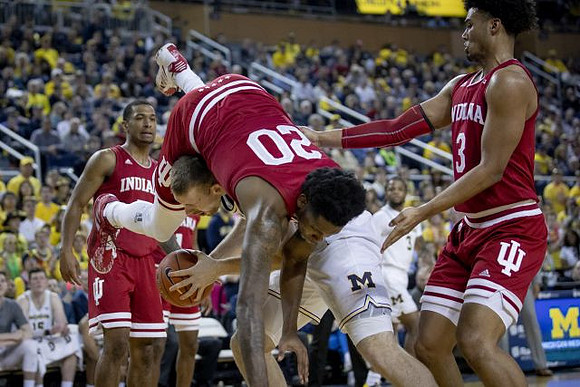 Zavier Simpson (3) and Austin Davis (51)