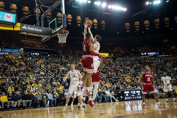 Jon Teske (15), Franz Wagner (21), and Zavier Simpson (3)