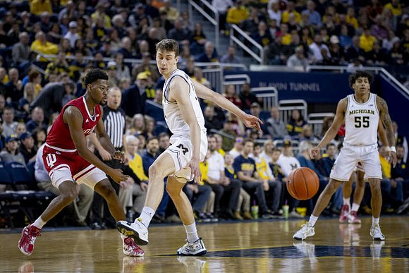 Franz Wagner (21) and Eli Brooks (55)