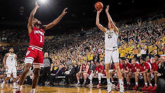 Isaiah Livers (2) and Franz Wagner (21)
