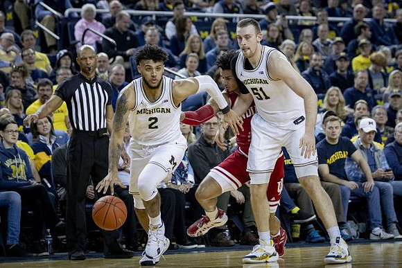 Isaiah Livers (2) and Austin Davis (51)