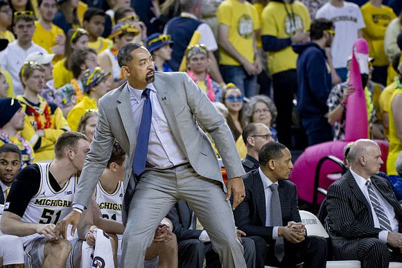 Austin Davis (51), Franz Wagner (21), Juwan Howard, Howard Eisley, and Phil Martelli