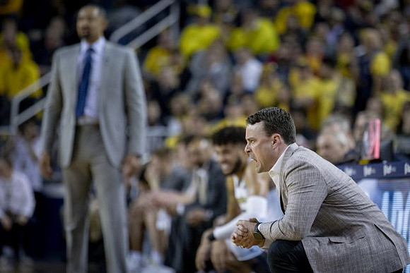 Juwan Howard, Isaiah Livers (2), and Indiana Head Coach Archie Miller