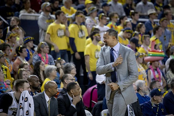 Austin Davis (51), Saddi Washington, Howard Eisley, and Juwan Howard