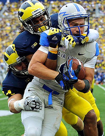 J.T. Floyd (8) and Desmond Morgan (44)