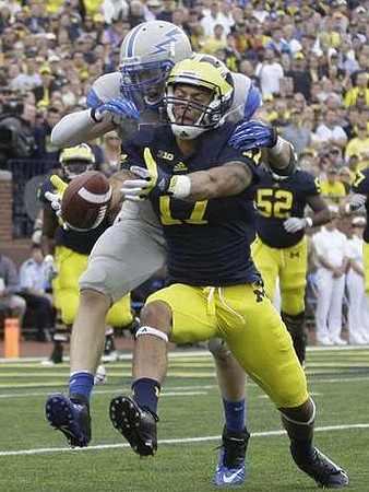 Jeremy Jackson (17) and Ricky Barnum (52)