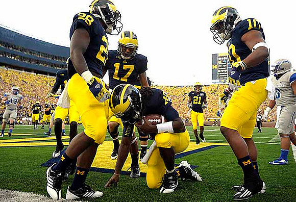 Fitzgerald Toussaint (28), Denard Robinson (16), Jeremy Jackson (17), Jeremy Gallon (10), and Roy Roundtree (21)