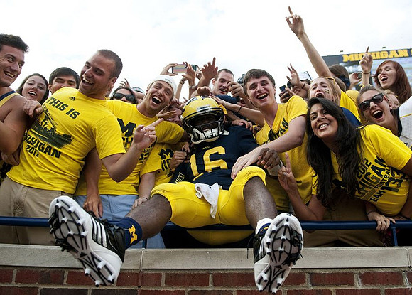 Denard Robinson (16)
