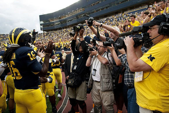 Denard Robinson (16)