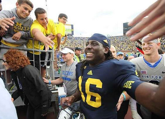 Denard Robinson (16)