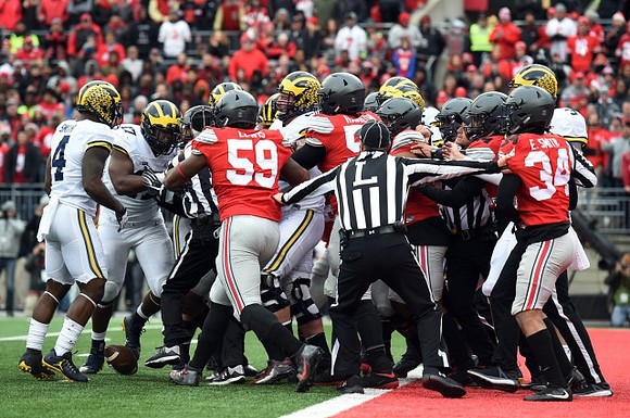 De'Veon Smith (4), Tyrone Wheatley Jr. (17), and Michigan Team