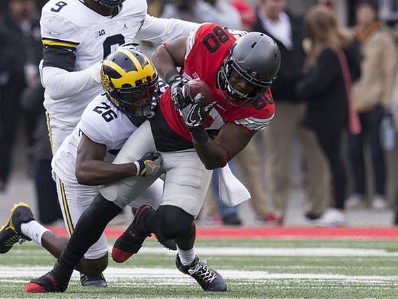 Mike McCray (9) and Jourdan Lewis (26)