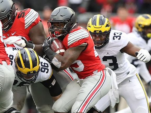 Ryan Glasgow (96) and Taco Charlton (33)