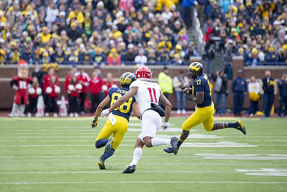Grant Perry (88) and Tyrone Wheatley Jr. (17)
