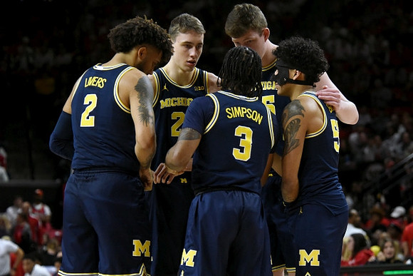 Isaiah Livers (2), Franz Wagner (21), Zavier Simpson (3), Jon Teske (15), and Eli Brooks (55)