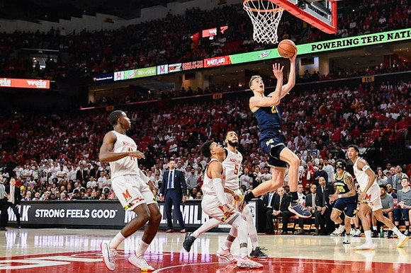 Juwan Howard, Franz Wagner (21), and Eli Brooks (55)