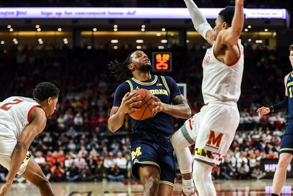 Zavier Simpson (3) and Jon Teske (15)