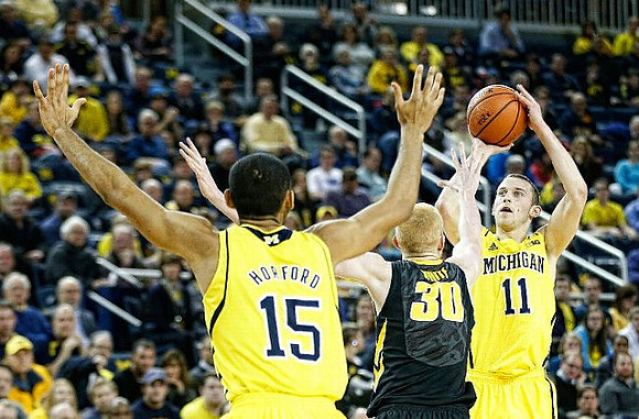 Jon Horford (15) and Nik Stauskas (11)