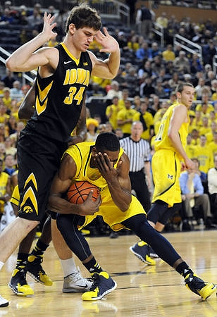 Glenn Robinson III (1) and Nik Stauskas (11)