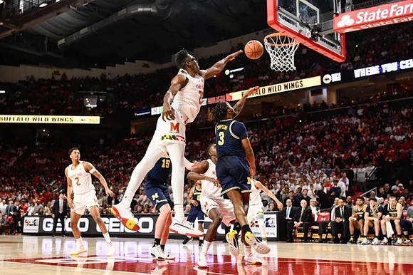 Jon Teske (15) and Zavier Simpson (3)