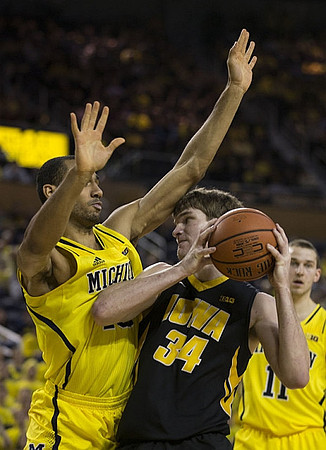 Jon Horford (15) and Nik Stauskas (11)