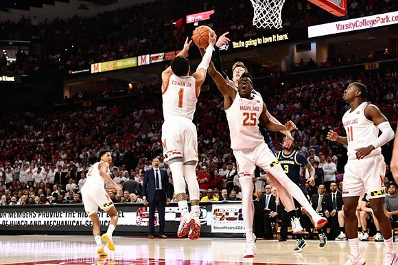 Juwan Howard, Jon Teske (15), and Zavier Simpson (3)
