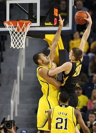 Jon Horford (15) and Zak Irvin (21)