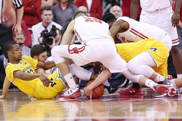 Muhammad-Ali Abdur-Rahkman (12) and Moritz Wagner (13)